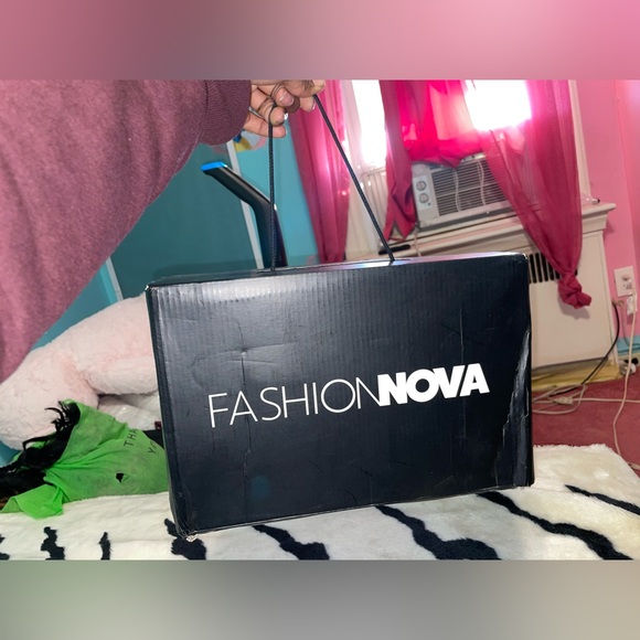 FashionNova ‘Watch Your Step’ Multicolored Snakeskin Flat Sandal - Picture 5 of 5